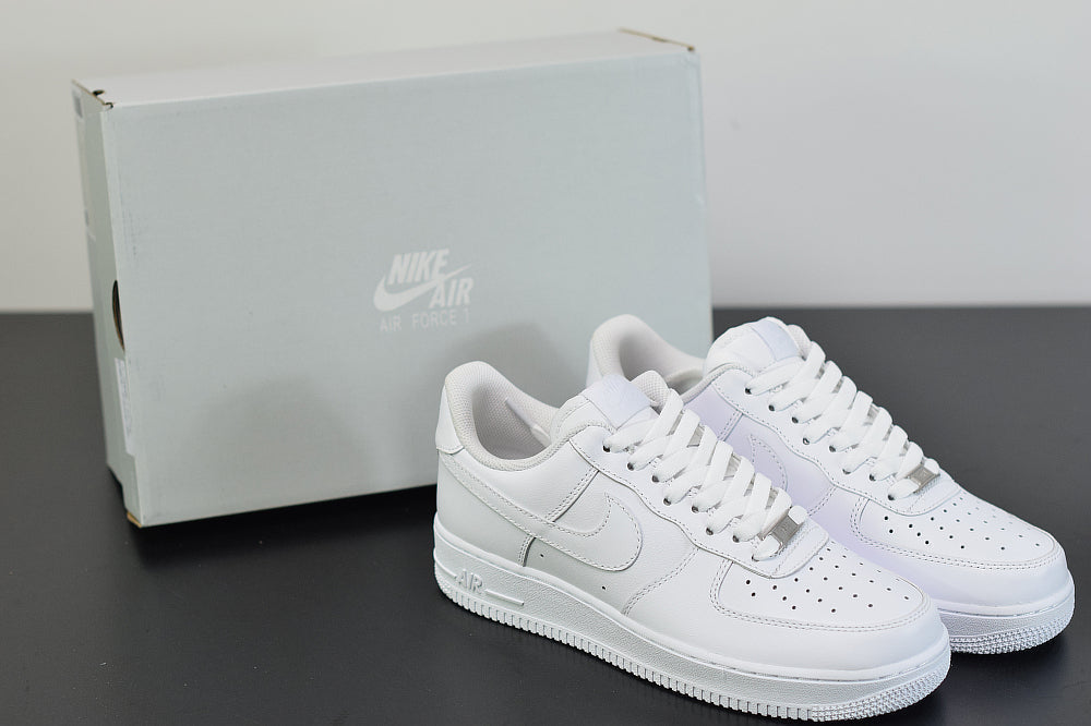 Nike Air Force 1 White — view 6